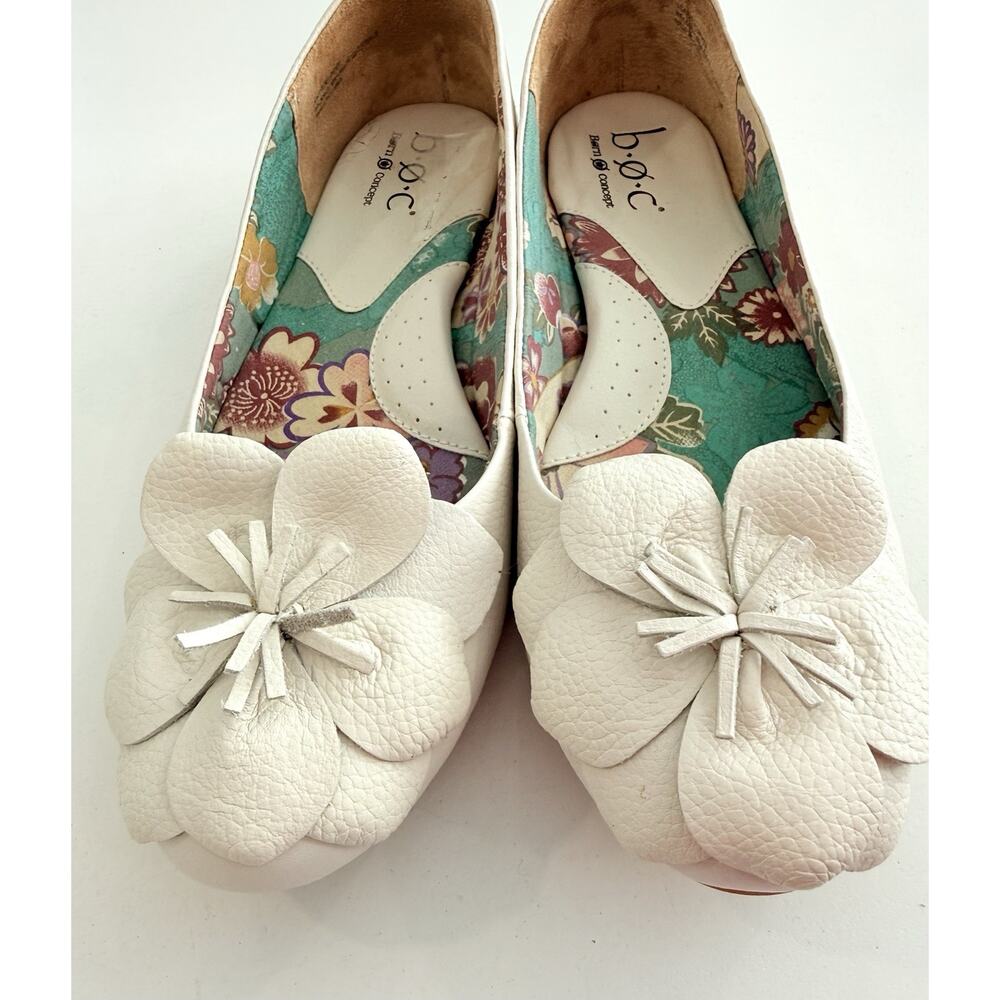 b.o.c. White Floral Leather Ballet Flats with Tassel Accent